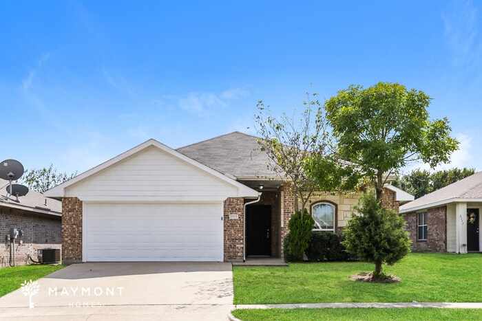 2113 Natchez Dr in Ennis, TX - Building Photo