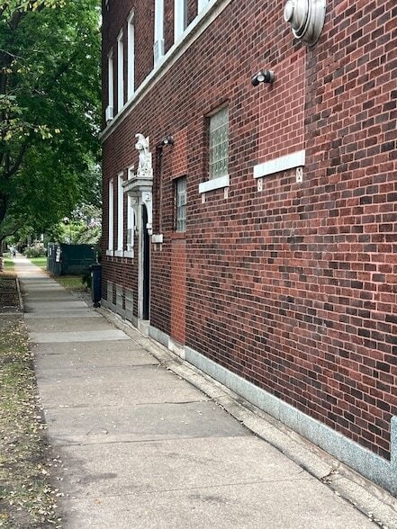 property at 2006 W Giddings St