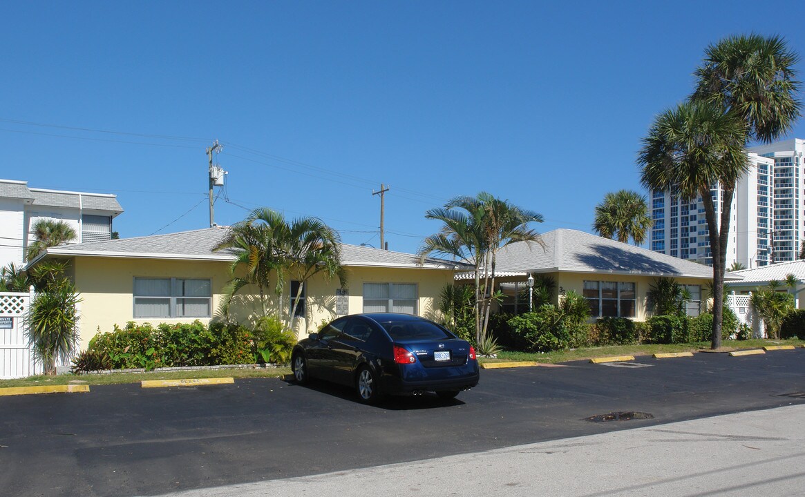 3300 SE 9th St in Pompano Beach, FL - Building Photo