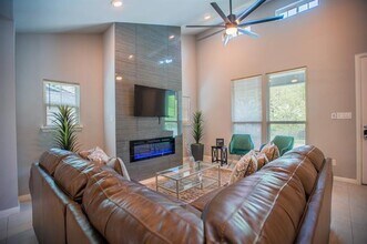 836 E Maddox Ave in Fort Worth, TX - Building Photo - Building Photo