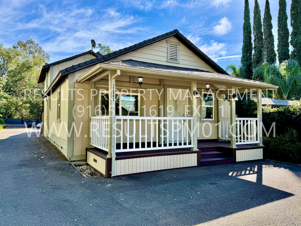 7866 Mariposa Ave in Citrus Heights, CA - Building Photo