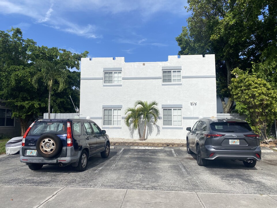 608 NE 9th Ave in Fort Lauderdale, FL - Building Photo