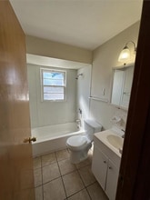6824 Larry Ln in Berkeley, MO - Building Photo - Building Photo