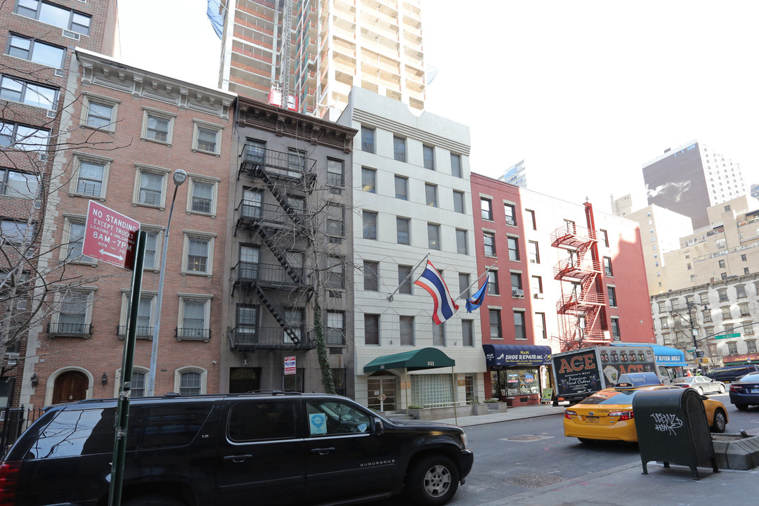 351 E 52nd St in New York, NY - Foto de edificio