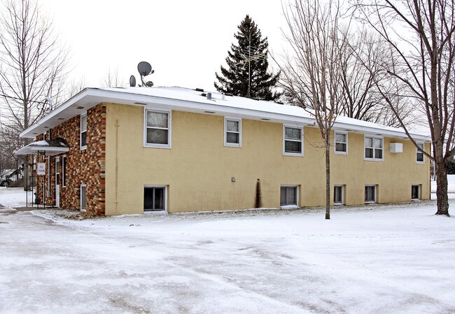 801-819 W 3rd St in Monticello, MN - Building Photo - Building Photo