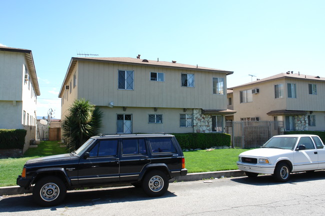 7348 Vista Del Monte Ave in Van Nuys, CA - Building Photo - Building Photo