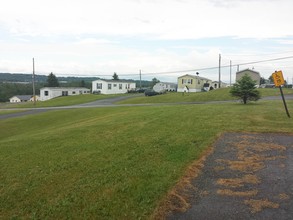 Skyway Trailer Park in Presque Isle, ME - Foto de edificio - Building Photo