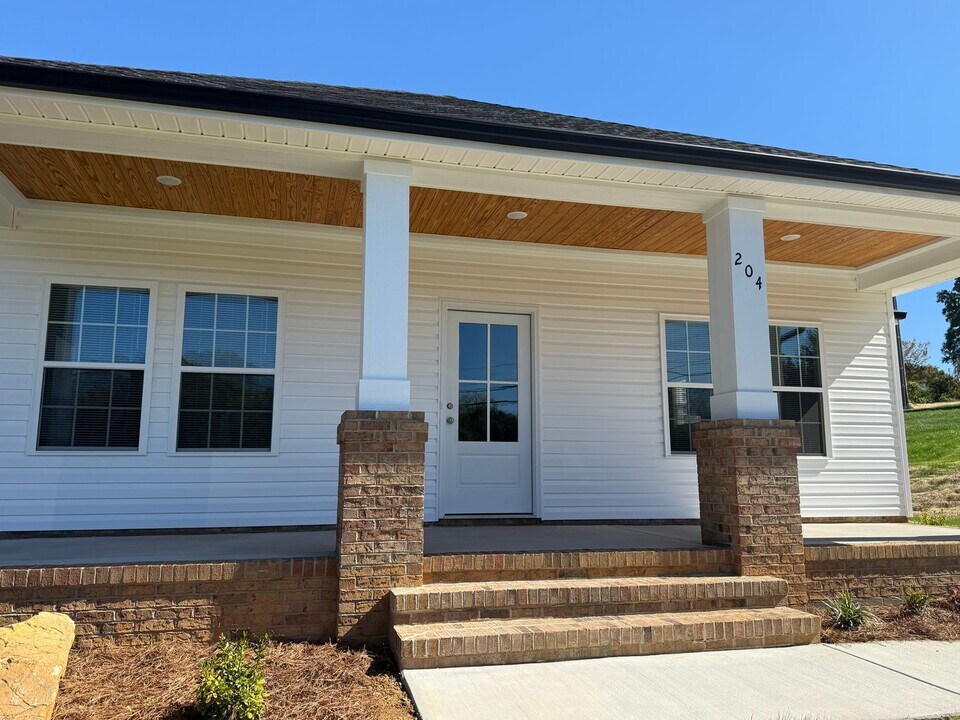 204 Home Ave in Graham, NC - Building Photo