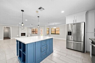 10139 Knoboak Dr in Houston, TX - Building Photo - Building Photo