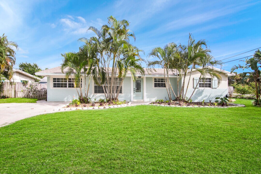 19185 SE Homewood Ave in Jupiter, FL - Building Photo