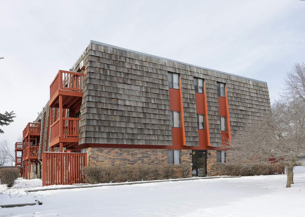 Northern Oaks Apartments in Cambridge, MN - Building Photo