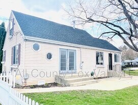 37998 N Nora Pl in Spring Grove, IL - Building Photo