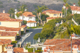 11 Shore Pine in Newport Beach, CA - Foto de edificio - Building Photo