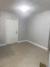 7631 Venetian St, Unit A in Miramar, FL - Building Photo - Building Photo