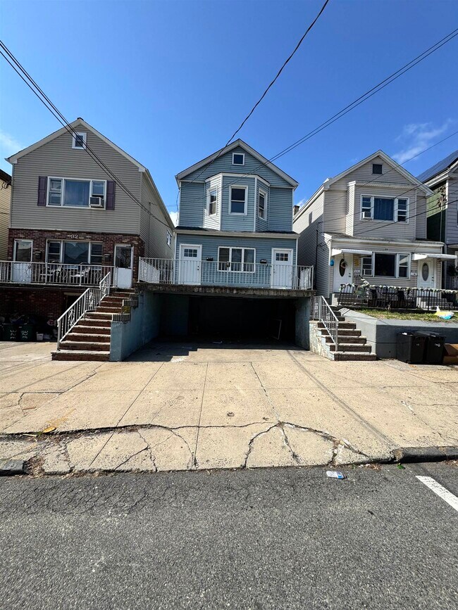 property at 30 E 49th St