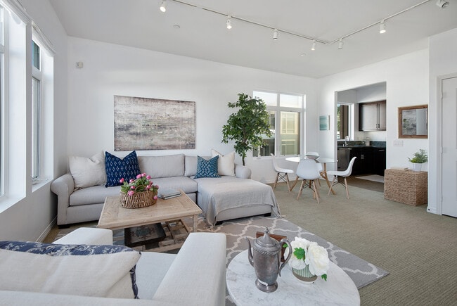 4050 Glencoe Ave in Marina Del Rey, CA - Building Photo - Building Photo