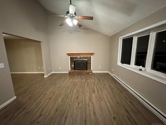 48 Hidden Pond Dr in Waterbury, CT - Building Photo - Building Photo