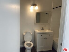 982 S New Hampshire Ave in Los Angeles, CA - Building Photo - Building Photo