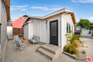 4725 W 18th St in Los Angeles, CA - Building Photo