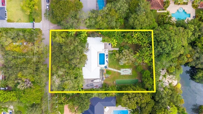 6630 SW 102nd St in Miami, FL - Building Photo - Building Photo
