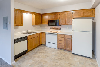 Rainbow Plaza Apartments in Anoka, MN - Building Photo - Interior Photo