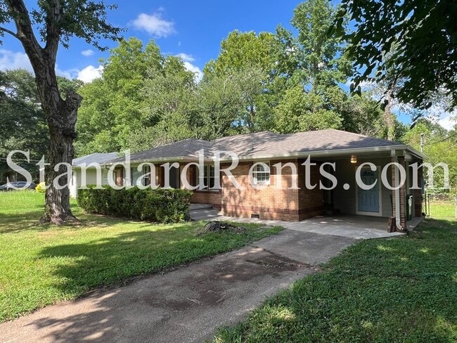 property at 1786 Lynn Ln