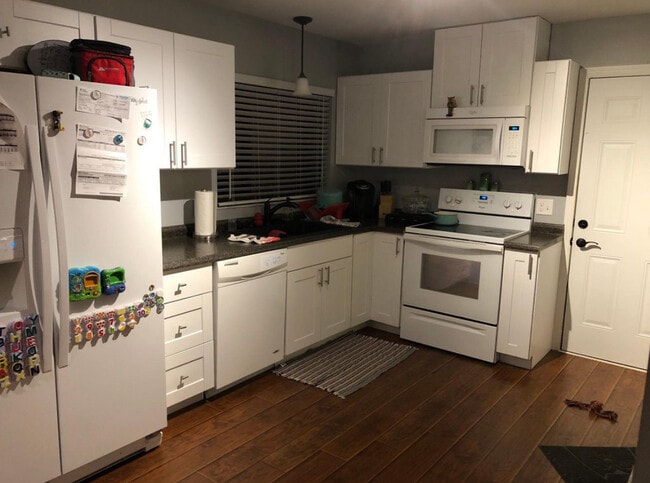 8340 Angela Ct in Zephyrhills, FL - Foto de edificio - Building Photo