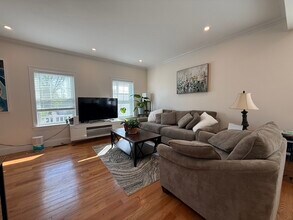 82 Sharon St in Medford, MA - Building Photo - Building Photo
