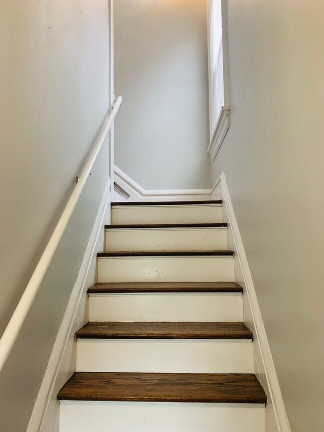 1698-1700-1700 Oak St