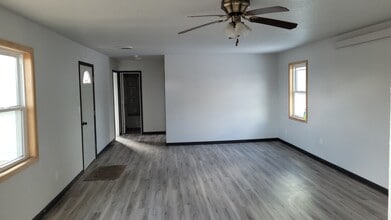 409 S Madison Ave, Unit B in New Underwood, SD - Building Photo - Building Photo