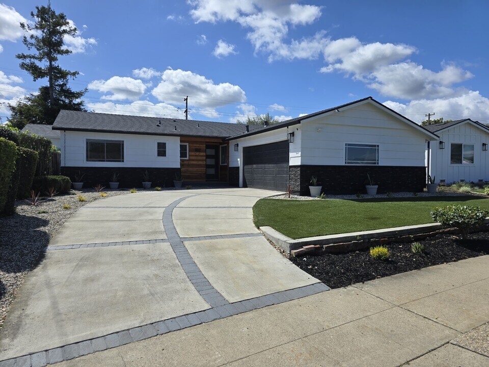 1812 Terri Way in San Jose, CA - Building Photo