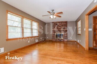 604 SW Williams St in Lee's Summit, MO - Building Photo - Building Photo