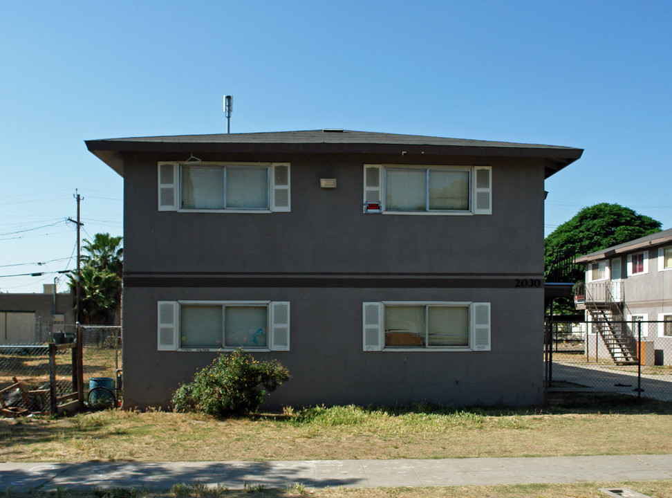 2030 E White Ave in Fresno, CA - Building Photo