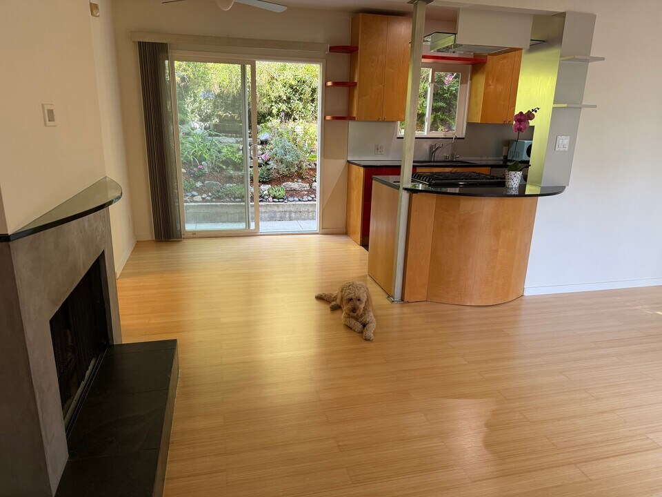 631 Pier Ave, Unit 4 in Santa Monica, CA - Building Photo