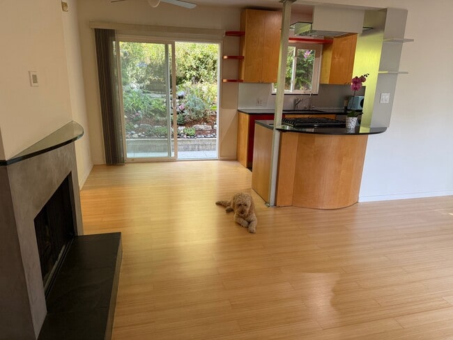 631 Pier Ave, Unit 4
