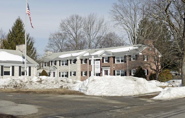 Everett Gardens Apartments in Concord, MA - Foto de edificio - Building Photo