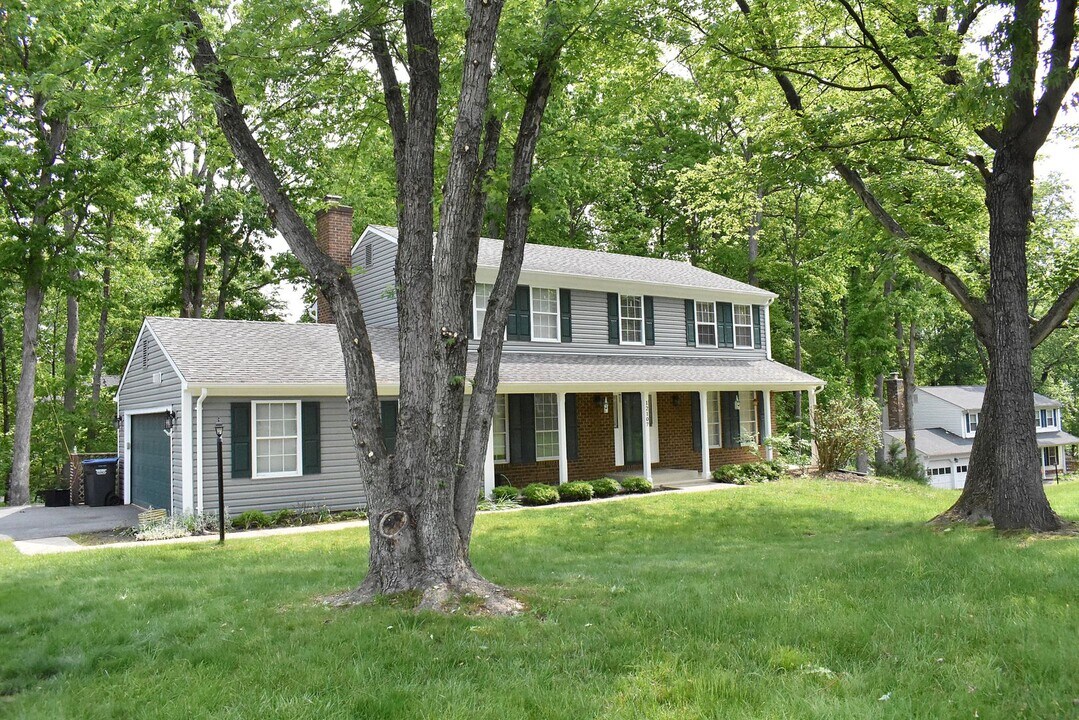 12107 Fort Craig Dr in Woodbridge, VA - Building Photo