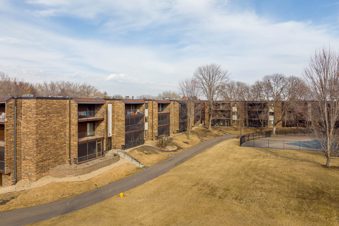 Willow Grove in Minneapolis, MN - Building Photo