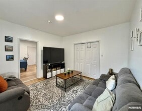 616 Frank E Rodgers Blvd N in Harrison, NJ - Foto de edificio - Building Photo