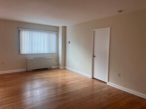 1200 S Arlington Ridge Rd in Arlington, VA - Building Photo - Building Photo