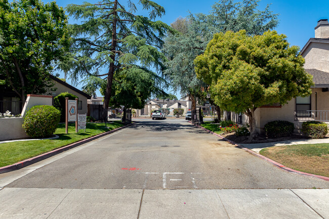 Quail Park in Bakersfield, CA - Building Photo - Building Photo