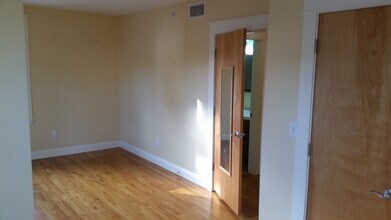 341 Hurley St #3 in Cambridge, MA - Foto de edificio - Building Photo