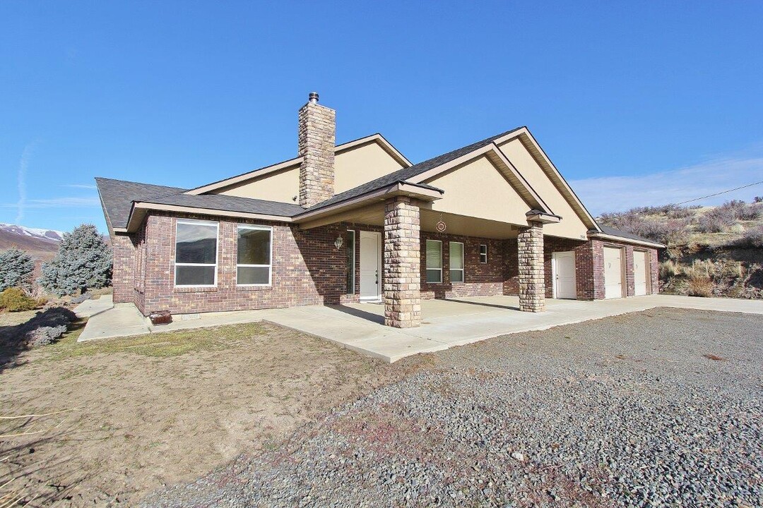 9588 Brownlee Liberty Rd in Sweet, ID - Building Photo