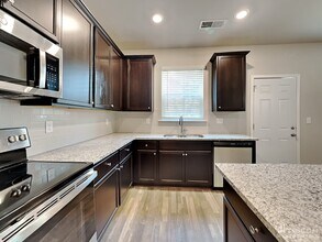 7218 Sanctuary St in Fairburn, GA - Building Photo - Building Photo