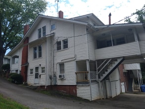 509 10th St in North Wilkesboro, NC - Building Photo - Building Photo