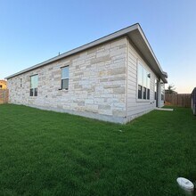 3750 E Palm Valley Blvd in Round Rock, TX - Foto de edificio - Building Photo