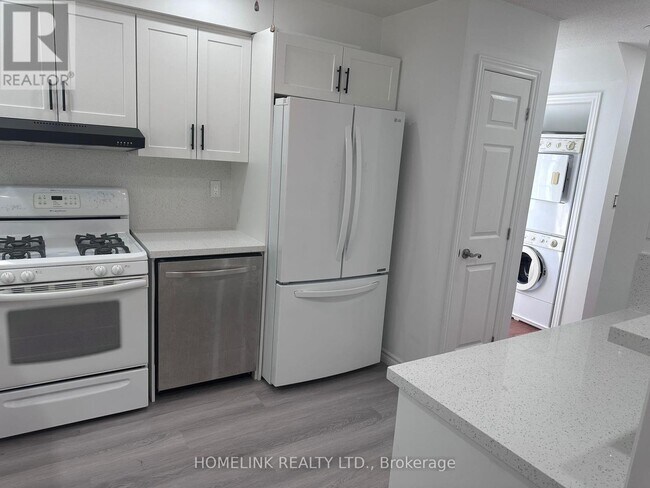 330 Ormond Dr in Oshawa, ON - Building Photo - Building Photo