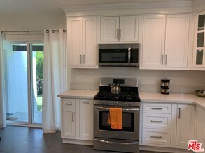 1123 S Clark Dr in Los Angeles, CA - Building Photo - Building Photo