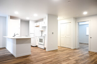 Harrison Village Apartments in Cottage Grove, OR - Building Photo
