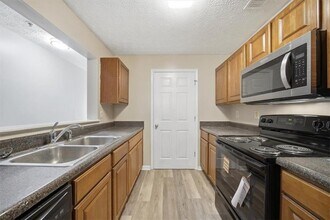 8201 Fairington Ridge Cir in Stonecrest, GA - Building Photo - Building Photo